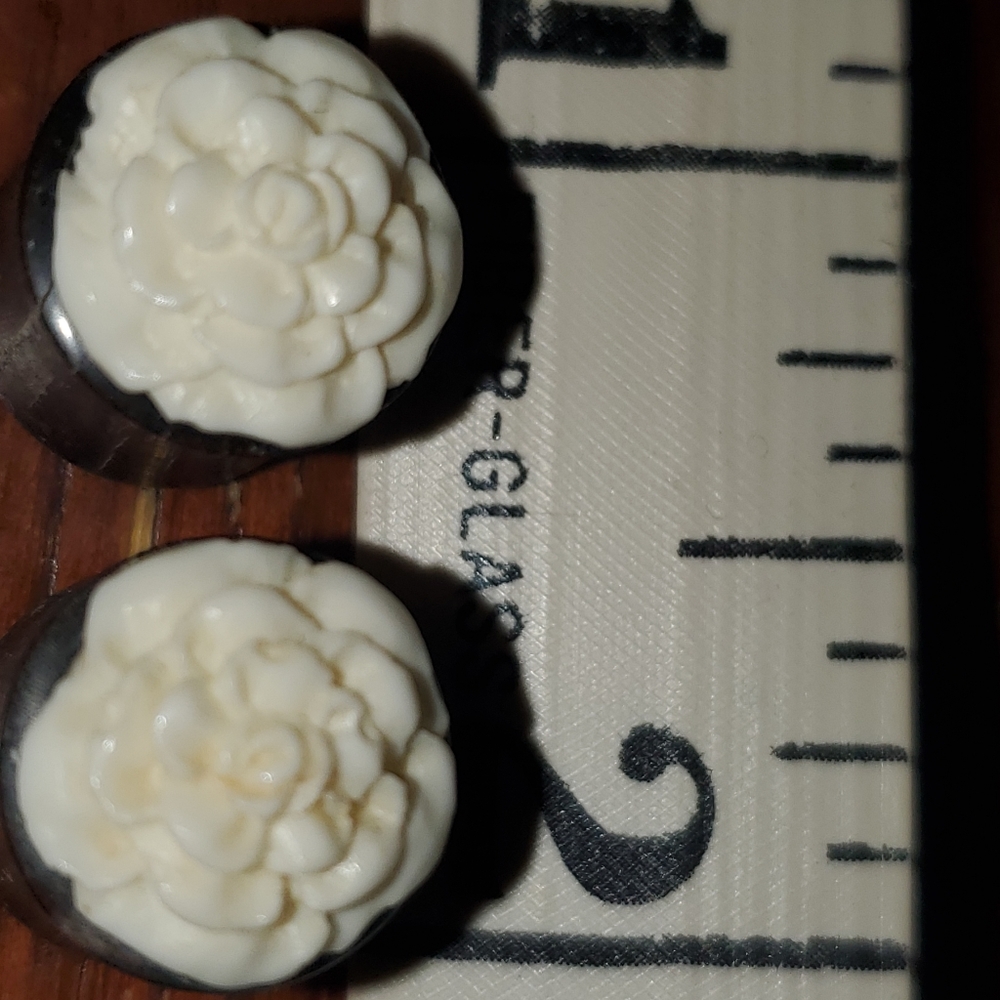 1/2"  gauge flower  🌸 ear plugs